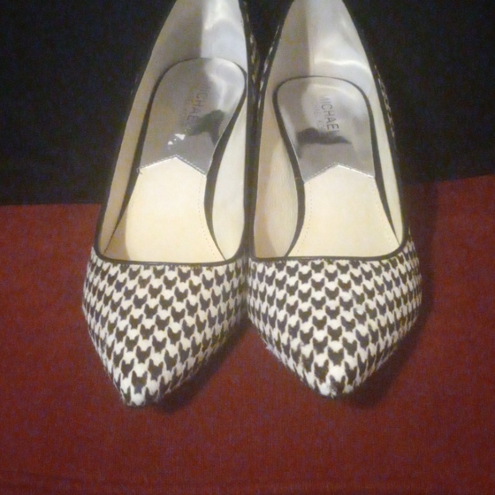 Shoes - Picture 1 of 7